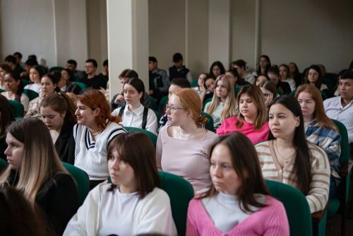 В Елабужском институте прошла встреча с Артемом Соловейчиком