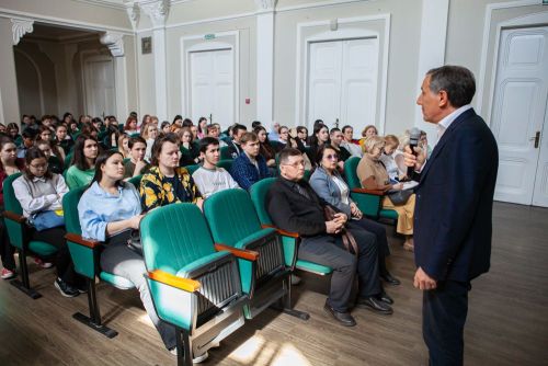 В Елабужском институте прошла встреча с Артемом Соловейчиком