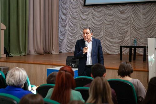 В Елабужском институте прошла встреча с Артемом Соловейчиком