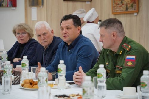 В Елабуге прошла встреча участников СВО с главой района Рустемом Нуриевым