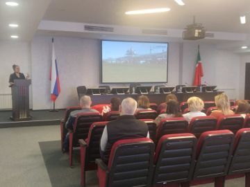 Полицейские Елабуги совместно с общественниками проводят профилактические лекции для елабужан