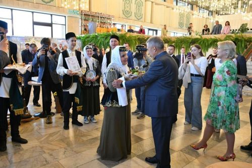 Раис РТ показал фото с фестиваля родословной в Казани