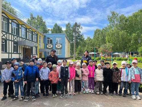 В Елабуге госавтоинспекторы напомнили детям правила дорожного движения