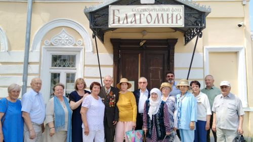В Елабуге ветераны посетили выставку «Российские династии - сплетение судеб»
