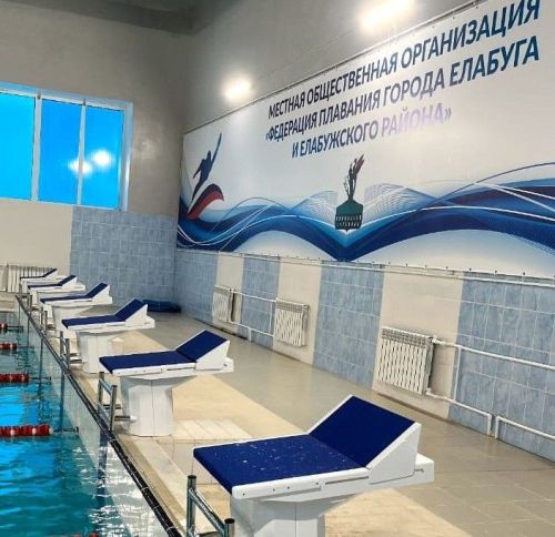 В СК «Единая Россия» установили новые стартовые тумбы для бассейна