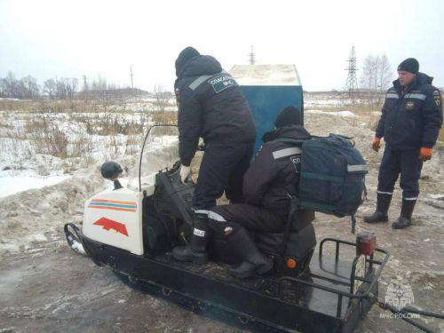 В Татарстане спасатели вывезли из леса лыжницу, получившую травму