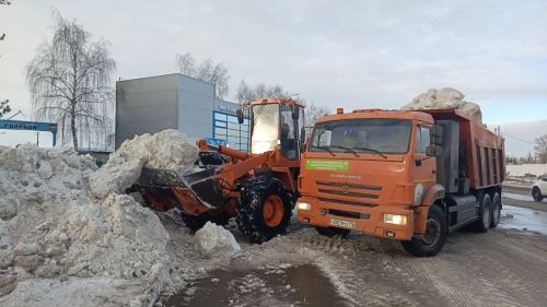 В Елабуге продолжается активная уборка и вывоз снега