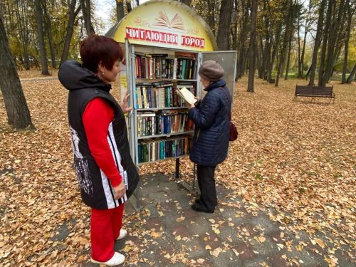 В Елабуге прошла акция «День книгодарения» по инициативе ветеранов комсомола