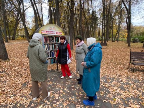 В Елабуге прошла акция «День книгодарения» по инициативе ветеранов комсомола