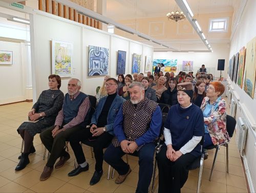 45 художников из 30 городов России представили работы на Елабужской биеннале рисунка