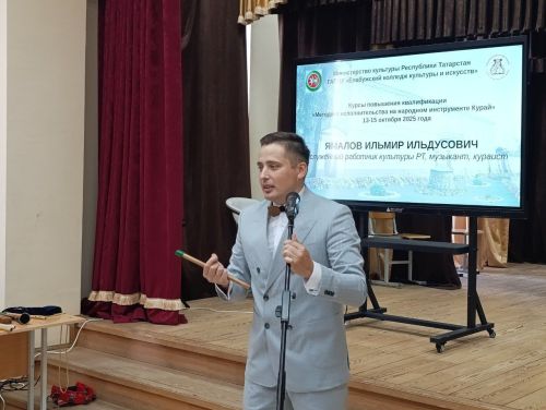 Музыкальных педагогов Татарстана учат играть на курае в Елабуге