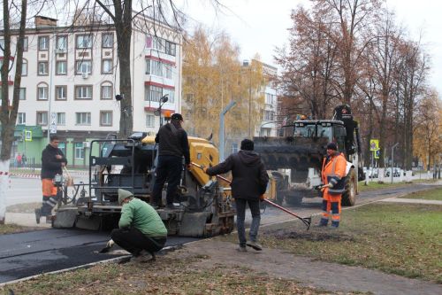 В Елабуге у городского Дворца культуры обновили тротуары