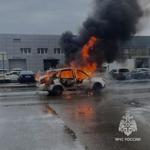 В Нижнекамске водитель пострадал при возгорании автомобиля на ходу