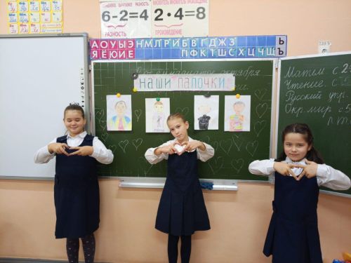 Елабужские школьники рассказали о папах в рисунках и фотографиях