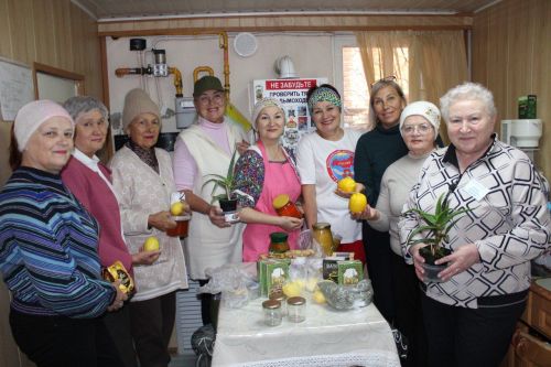 «Елабужские амазонки» делают витаминный бальзам для бойцов СВО