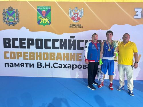Елабужский боксер Ян Кузьмин стал чемпионом России и выполнил норматив мастера спорта