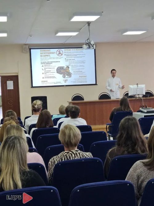 В Елабужской детской поликлинике прошла акция ко Дню памяти жертв ДТП