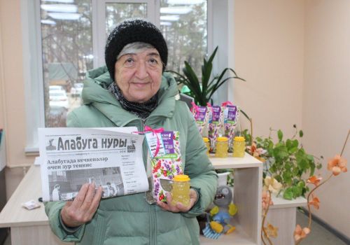 Мёд, чай и любимая газета: в редакции «Новой Камы» проходит День подписчика