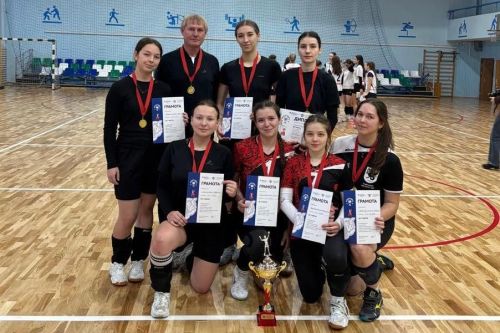 Студентки Елабужского института КФУ вновь стали чемпионками по волейболу