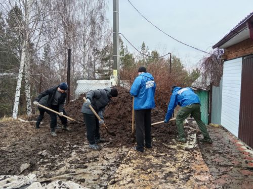 Молодогвардейцы Елабужского политехнического колледжа оказали помощь семье погибшего воина