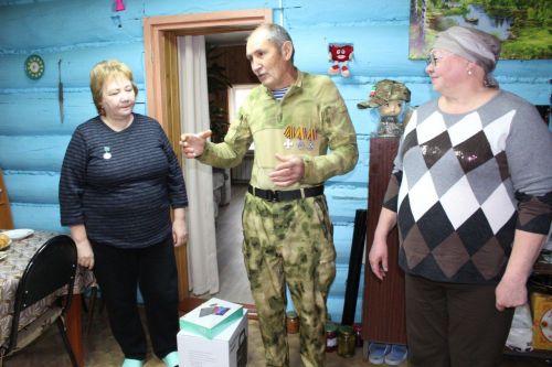 В Елабуге ветеранам СВО передали цифровую технику для отправки на фронт