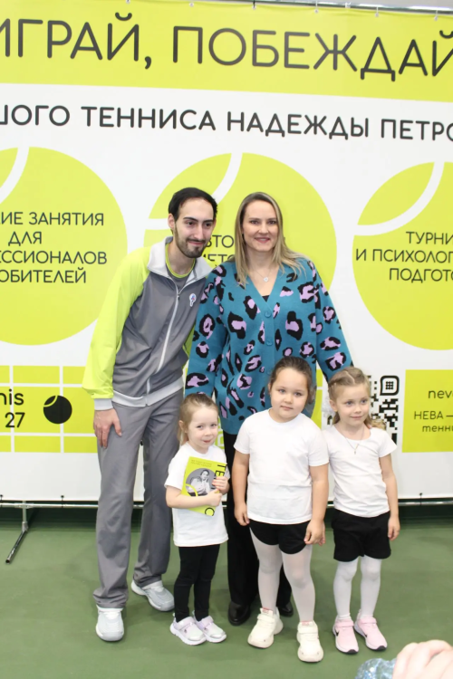 В Елабуге открылся детский новогодний «Турнир по теннису Надежды Петровой»