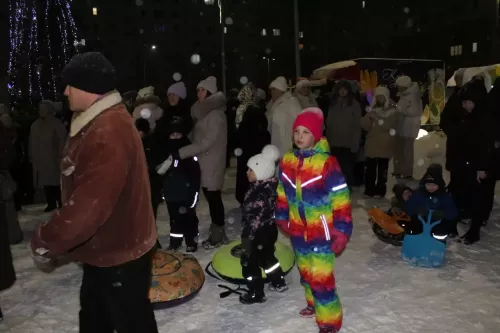 В Елабуге открыли новогоднюю елку на улице Марджани