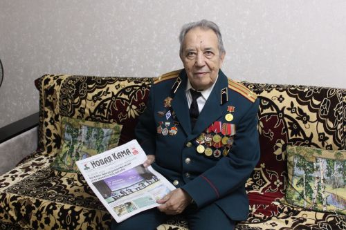Добрый подарок от сердца: елабужские ветераны получают подписку на любимые газеты