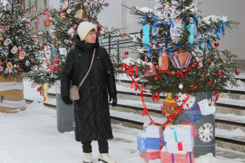 «Елки Приволжья»: семь народов, семь новогодних елей украсили Елабугу