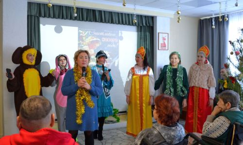 Новогоднее чудо в Елабужском доме-интернате: сотрудники устроили праздник с подарками для каждого