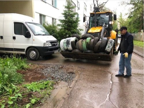 В Елабуге вывезли на утилизацию третью фуру старых автомобильных покрышек