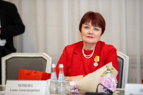 От Елабуги до Госдумы: история Алены Черновой, чья медаль — награда тысяч женщин