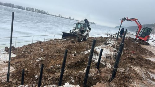 В Елабуге продолжаются работы по благоустройству зон отдыха на пляже