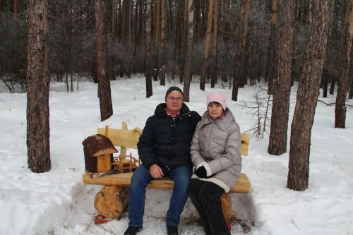 Елабужский волонтер подарил нацпарку скамейки и домики для птиц