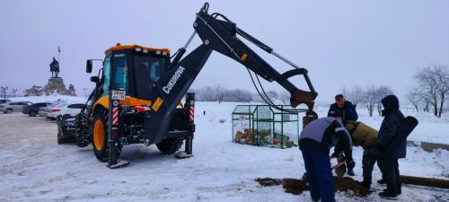 В Елабуге на площади Тысячелетия ставят новые фонари