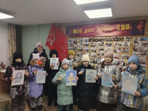 Елабужские школьники передали рисунки и обереги для бойцов СВО