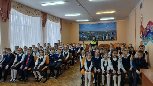 Госавтоинспекторы напоминают юным елабужанам правила дорожного движения