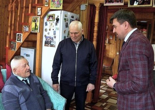Ветерану ВОВ Кириллу Степановичу Тимрякову вручили медаль к юбилею Победы