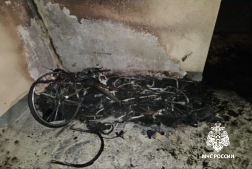 Житель Альметьевска прыгнул с балкона в сугроб, спасаясь от огня: подробности ночного ЧП