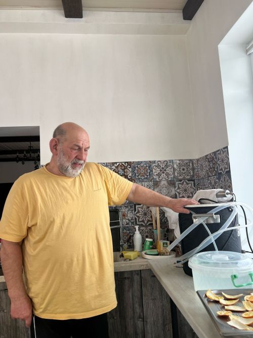 Бывший модельер варит сыры в селе Мальцево