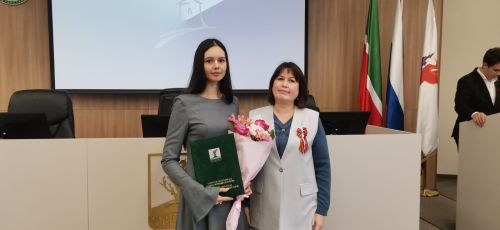 В Елабуге наградили муниципальных служащих
