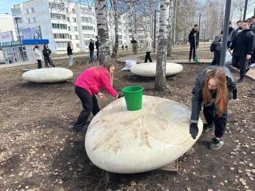 Вандализм в парке: подростки повредили декоративный элемент
