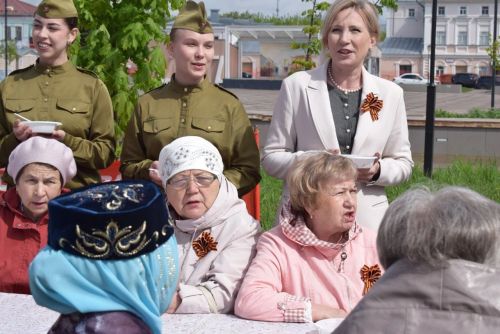 В Елабужском колледже культуры и искусств чествовали ветеранов и пенсионеров