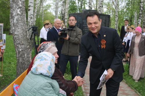 В Бехтерево прошел торжественный митинг, посвященный 80-летию Великой Победы
