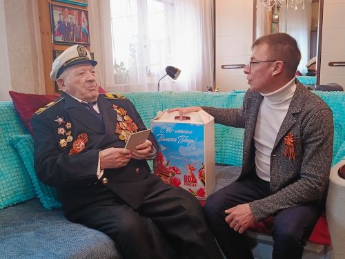 Агитбригада поздравила елабужских ветеранов с Днем Победы