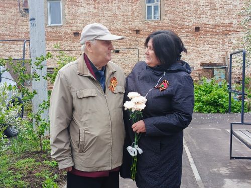 Агитбригада поздравила елабужских ветеранов с Днем Победы