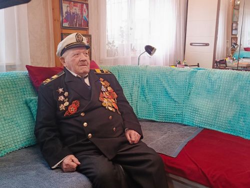 Агитбригада поздравила елабужских ветеранов с Днем Победы