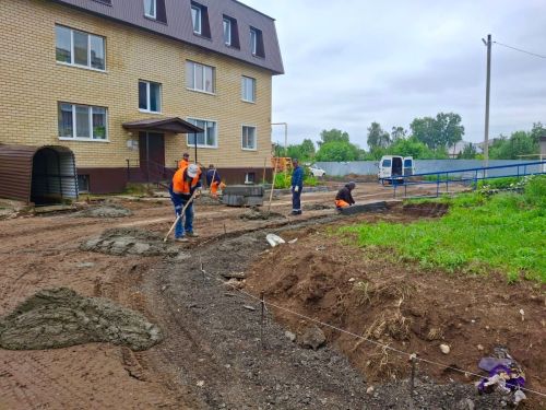 В Елабуге продолжается реализация программы «Наш двор»