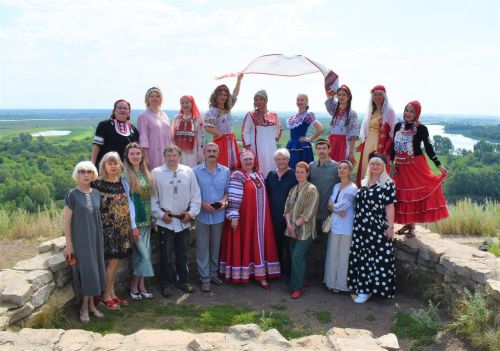 «Песни души» в красках: в Елабуге открылась выставка XX Международного арт-симпозиума