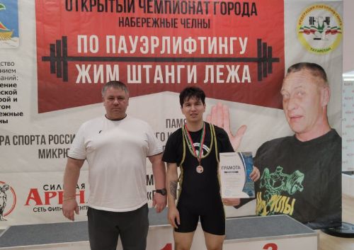 Студент Елабужского института КФУ стал победителем турнира по пауэрлифтингу